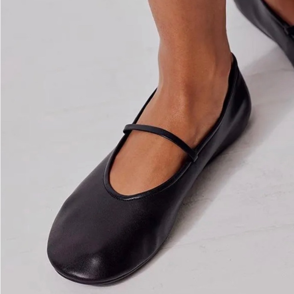 Black Rounded-Toe Slip-On Ballet Flats With Single Strap